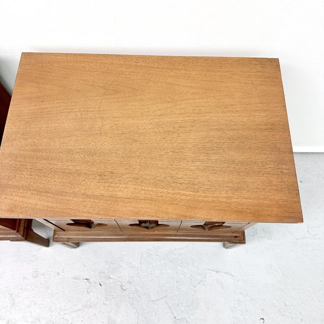 Wood 1950s Pair of Kent Coffey Perspecta Mid Century Modern Oak Nightstands Moroccan, Attributed For Sale - Image 7 of 15