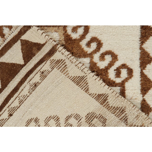 Vintage Tribal Runner in White & Beige-Brown Geometric Patterns For Sale In New York - Image 6 of 7