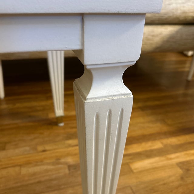 Glam Hollywood Regency - Style Painted White End Table With White Marble Top & Fluted Legs For Sale In Miami - Image 6 of 12