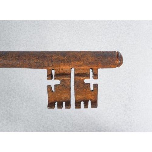 Ancient 19th Century Iron Key For Sale - Image 4 of 14