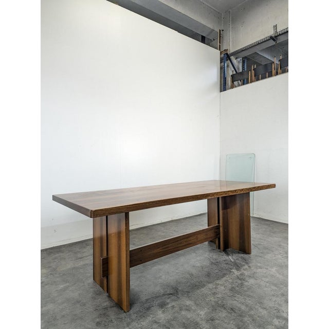 Loto Spa Italian Table in American Walnut, in Very Good conditions.