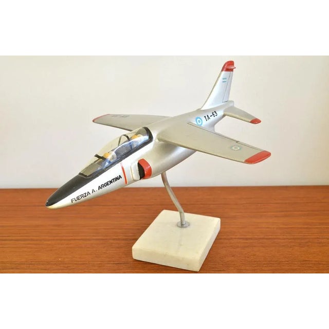Very nice airplane model from the 1980s. A mod.The IA-63 Pampa from Argentina - the perfect paperweight for the desk. The...