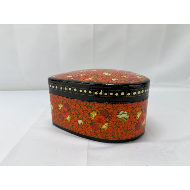 Vintage Kashmiri Heart Shaped Paper Mache Floral Decorated Box For Sale - Image 4 of 6
