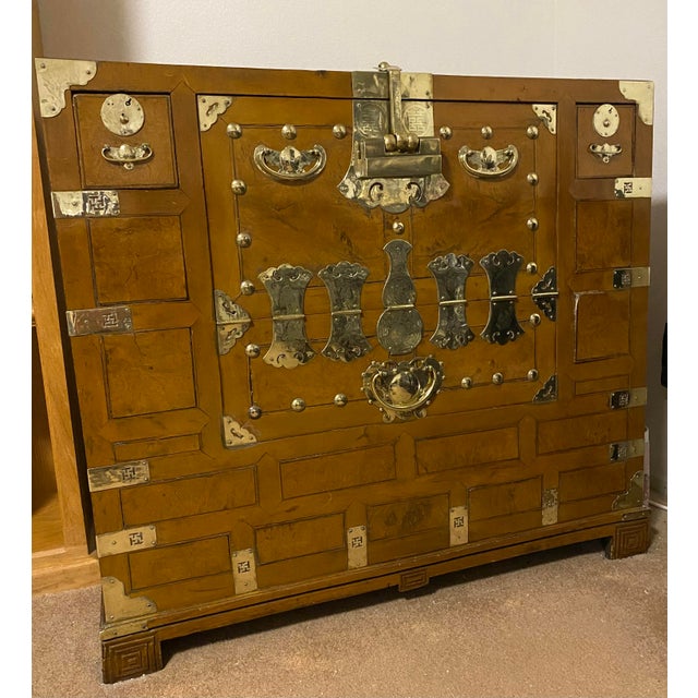 Korean Kanghwa Royal Brass-Mounted Bandaji Chest For Sale - Image 10 of 12