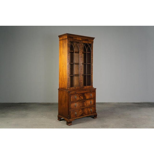 Bookcase Period & style: English style - second half of the 20th century Features - elegant and practical piece of...