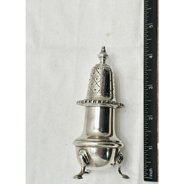 Fine Quality Antique American Sterling Silver Salt & Pepper Shakers by Redlich Company New York For Sale - Image 11 of 12