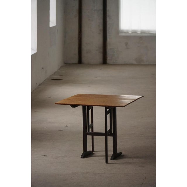 Antique Swedish Tilt-Top Table in Birchroot, 1800-1850s For Sale - Image 4 of 18