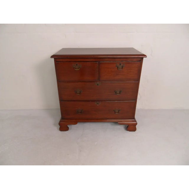 Antique Mahogany Chest of Drawers, 1890s, in Very Good conditions. Designed 1890 to 1919
