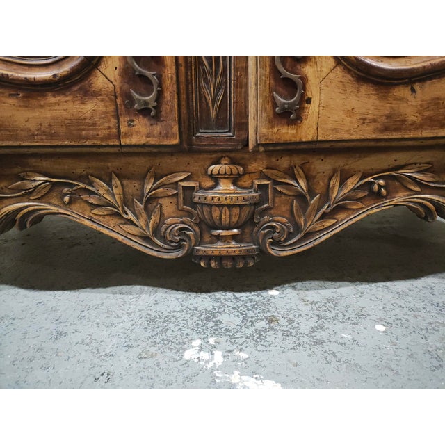 Exceptional Mid-19th Century French Provincial Buffet À Deux Corps in Walnut | Circa 1850 | Hand-Carved For Sale - Image 12 of 18