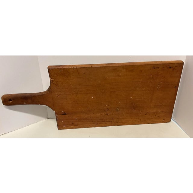 Farmhouse Large Early 20th Century Hardwood Charcuterie/Bread Board With Handle For Sale - Image 3 of 9