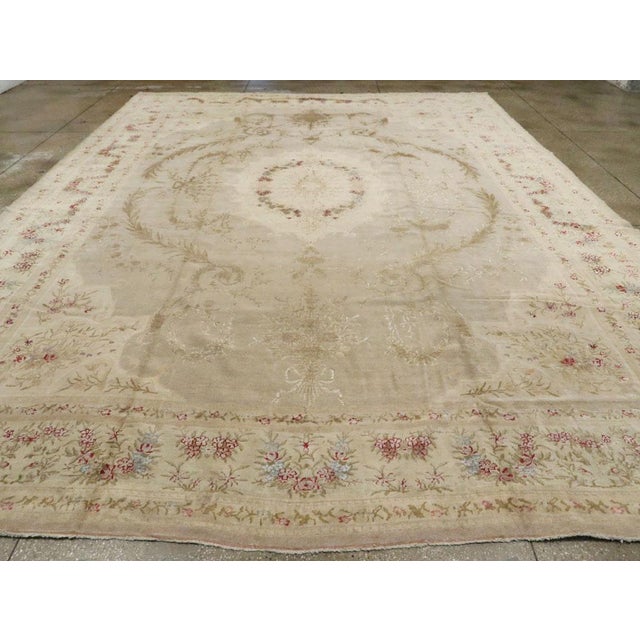 Mid 20th Century Galerie Shabab Collection Mid-20th Century Turkish Herekeh Large Room Size Carpet in the Aubusson Style For Sale - Image 5 of 10