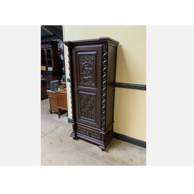 Antique Neo-Gothic Cabinet in Solid Walnut, 1880 For Sale - Image 5 of 9