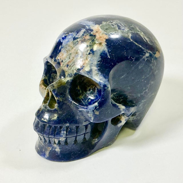 1970s Vintage Abstract Expressionism Boho Chic Hand Carved Navy Sodalite Stone Skull Sculpture, Halloween For Sale - Image 4 of 15