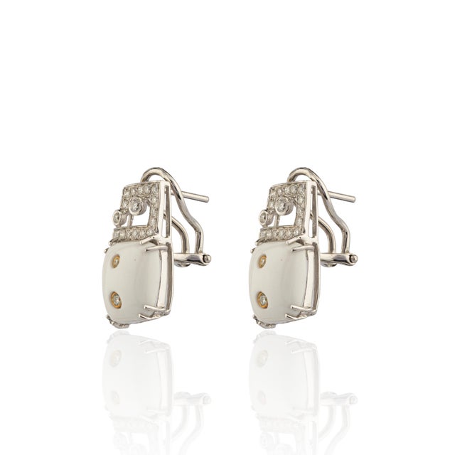 Natural Diamond Earring with 0.68 Cts Diamond and white onyx 8.69 Cts & 18k Gold For Sale In New York - Image 6 of 6