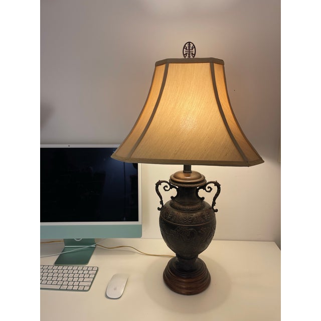 Traditional 1970s Large, Heavy-Weight Cast Bronze Neoclassical Urn Table Lamp For Sale - Image 3 of 8