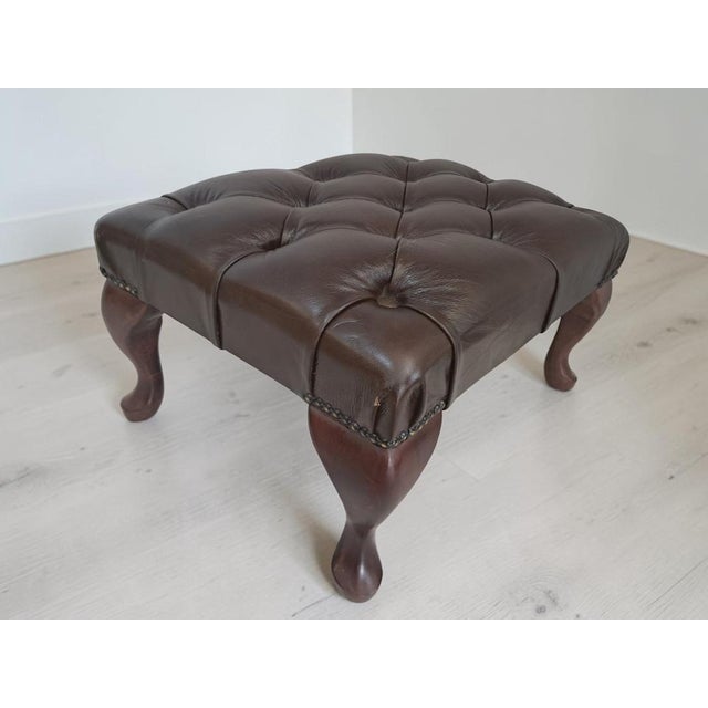 Mid-Century Modern Vintage Brown Buttoned Leather Chesterfield Ottoman, 1980s For Sale - Image 3 of 12