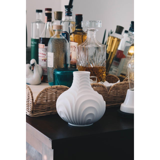 Mid-Century Modern Matte White Porcelain Vase by Heinrich Germany For Sale In Atlanta - Image 6 of 12