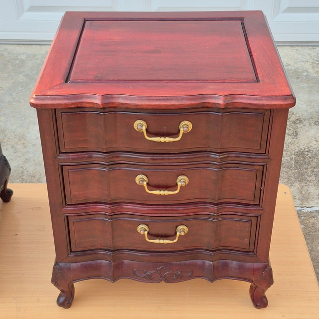 Vintage Petite Mahogany French Provincial Night Stands End Tables, a Pair For Sale - Image 4 of 14