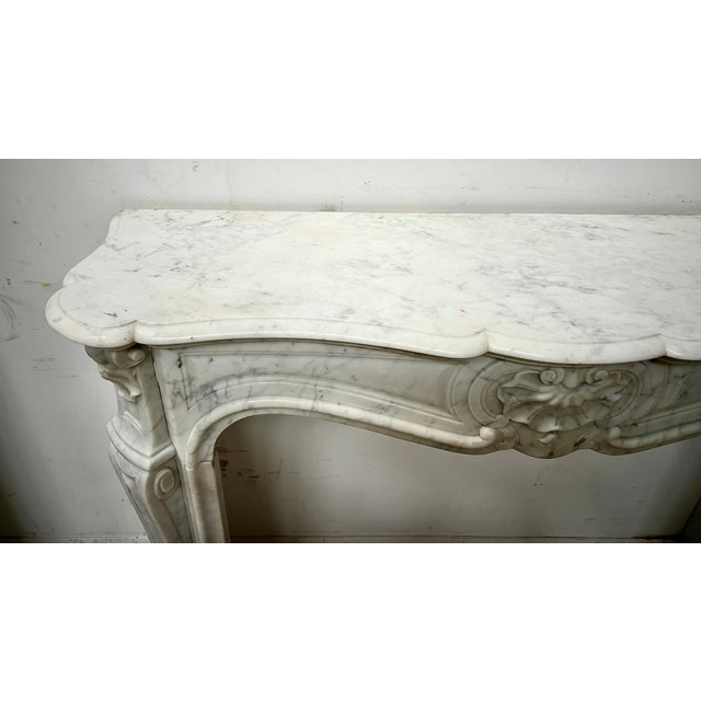 Louis XV Style Fireplace in Veined White Marble For Sale - Image 9 of 16