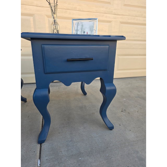 French Provincial Late 20th Century Royal Blue Solid Wood Nightstands/End Tables, 2 Pieces For Sale - Image 3 of 5