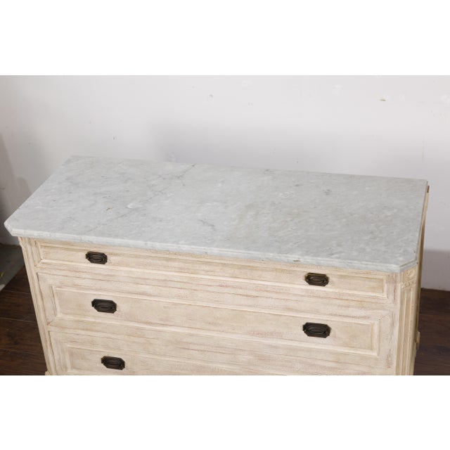 Pair of French Neoclassical Style 1930s Painted Chests with Marble Tops For Sale - Image 4 of 12