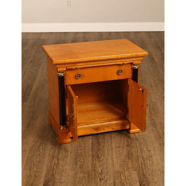 Late 20th Century Thomasville Pair Of Grand Classics Biedermeier Style Maple Nightstands For Sale - Image 5 of 18