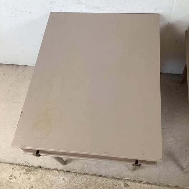Mid 20th Century Pair of Painted American of Martinsville Nightstands With Tapered Legs For Sale In Philadelphia - Image 6 of 12