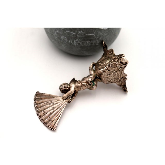 Silver Toothpick Holder with Cherub and Fan, in Good conditions. Designed 1890 to 1919
