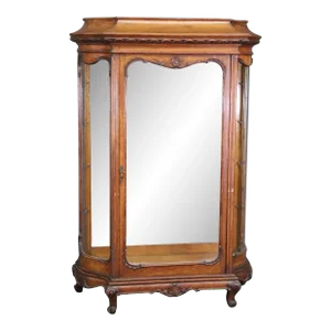 Quality Quarter Sawn Oak Serpentine Glass American Victorian Vitrine