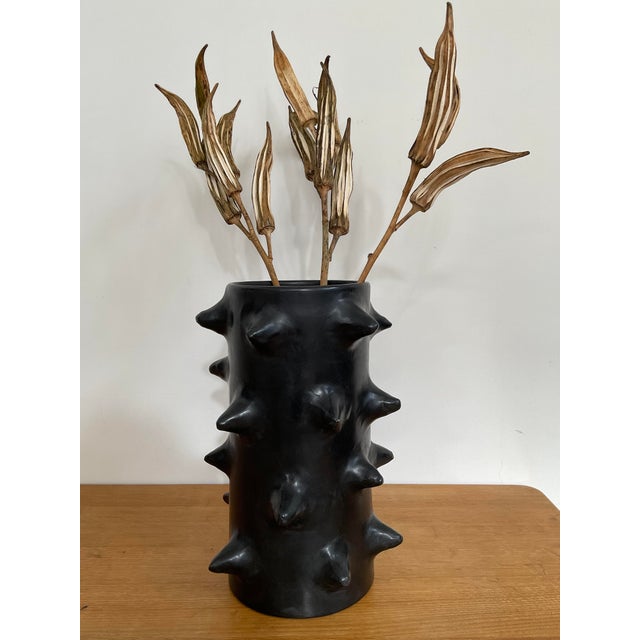 2020s Modern Moroccan Izuran Tadelakt Spiked Black Vase For Sale - Image 5 of 10