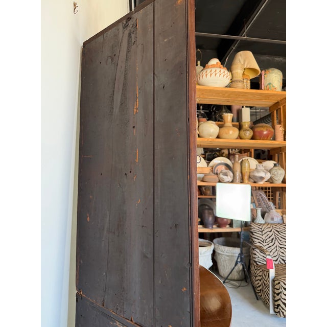 19th Century English Georgian-Style Mahogany Corner Cabinet For Sale - Image 13 of 17