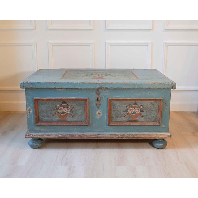 Blue Early 19th-Century Alpine Painted Chest in Fir with Floral Decoration For Sale - Image 8 of 14