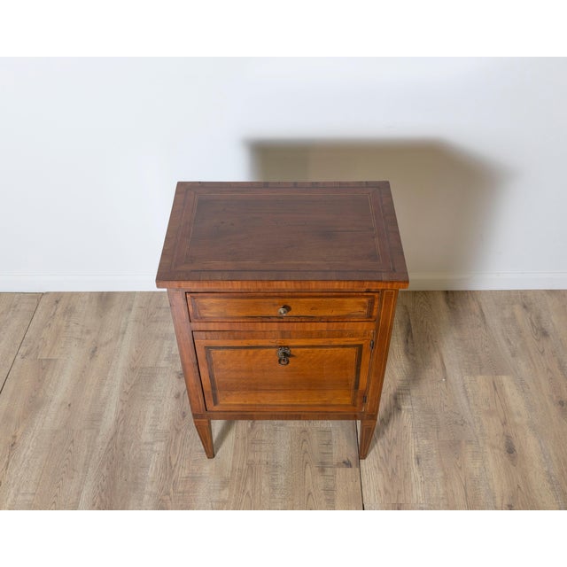 19th Century Italian Louis XVI Walnut Bedside Table with Veneered Inlay, Late 18th Century For Sale - Image 5 of 10