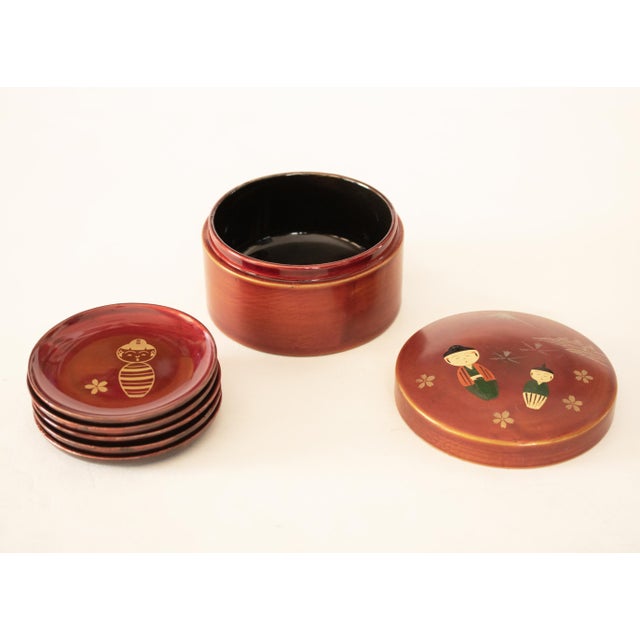 1950s Showa Era Japanese Lacquered Red Wood Set/5 Coasters in Box For Sale In Dallas - Image 6 of 11