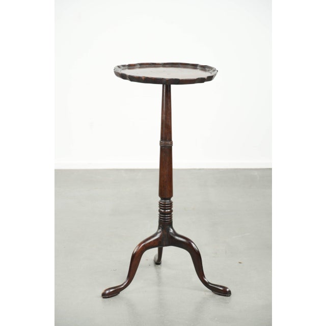 This elegant and subtle antique English wine table/plant/side table dates from the late 18th century and has a beautiful,...