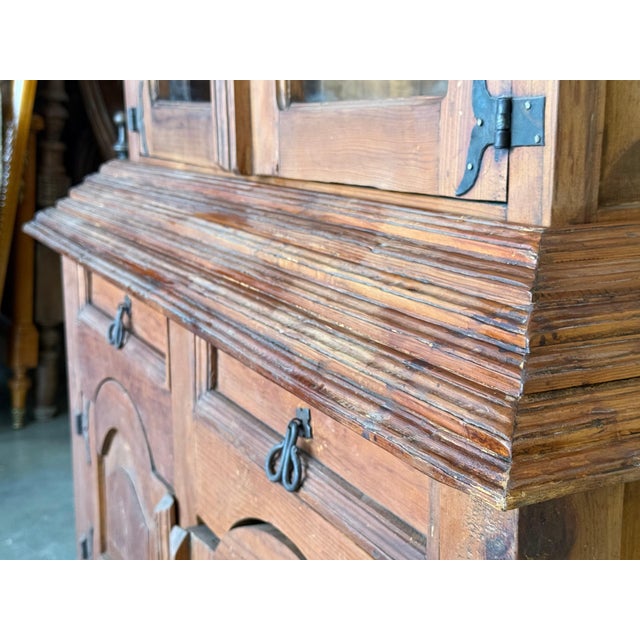 Early 20th Century Rustic Cabinet or Cupboard in Solid Oak with Glass Front For Sale - Image 10 of 18