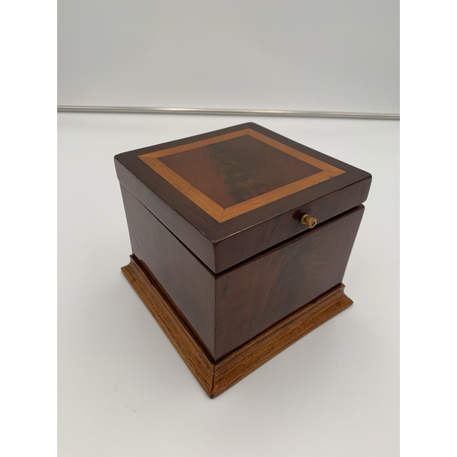Biedermeier Cubic Box in Mahogany and Maple, Austria, 1840s For Sale - Image 6 of 7