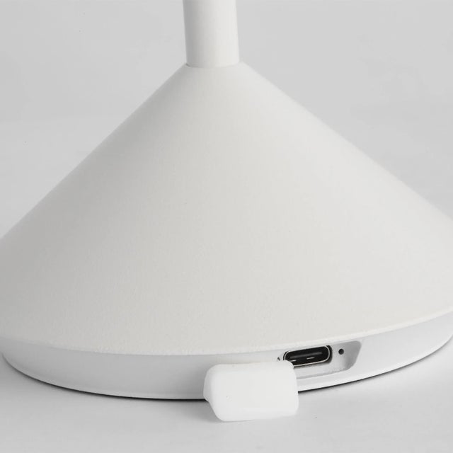 Visual Comfort Sean Lavin by Visual Comfort Modern Moneta Accent Cordless/Rechargeable Table Lamp in Matte White For Sale - Image 4 of 7