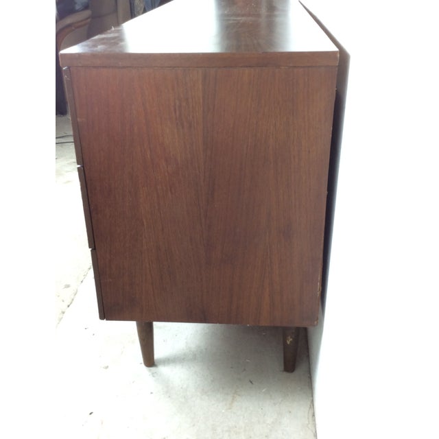 This mid century modern lowboy dresser by Stanley Furniture features hardwood construction, original walnut finish, six...