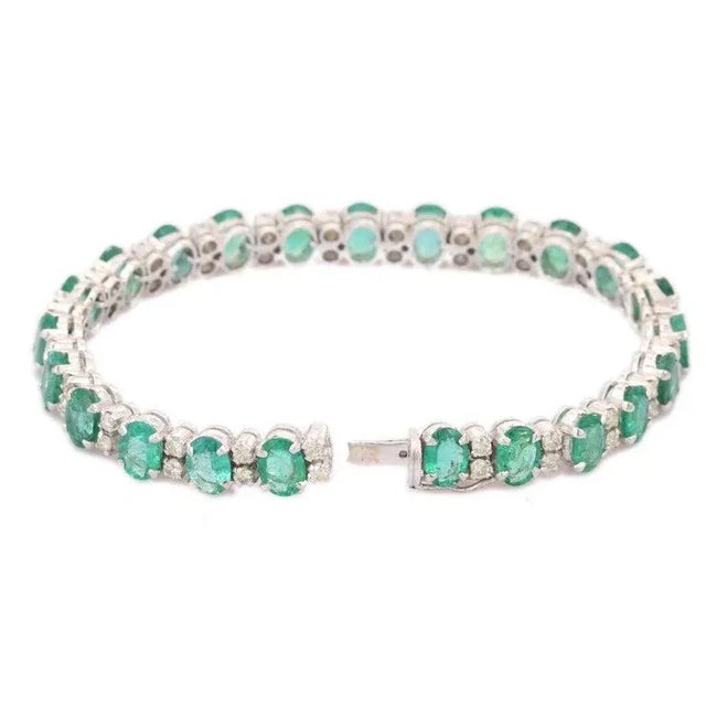 16.07ct Light Green Emerald Diamond Contemporary Bracelet in 14k Solid Gold For Sale - Image 4 of 11