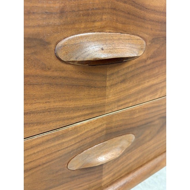 1960s Freshly Refinished Widdicomb Mid-Century Modern 6-Drawer Walnut Dresser – MCM Beauty! For Sale - Image 12 of 18