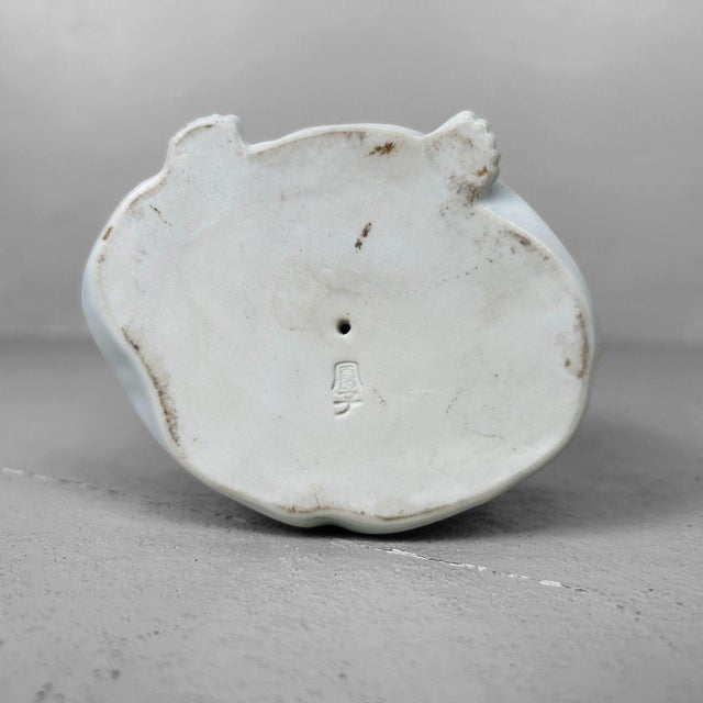 Byakue Kannon Figure in White Porcelain, Hōshi, Japan, 1920 For Sale - Image 6 of 8