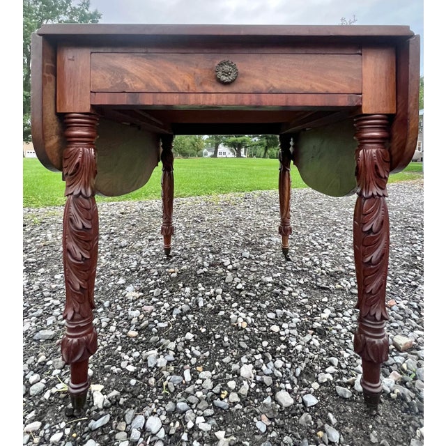 Early 19th Century Antique American Federal Acanthus Carved Drop Leaf Table For Sale - Image 5 of 9