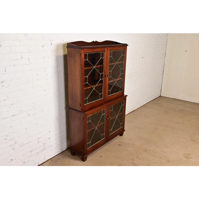 R. J. Horner & Co. R. J. Horner Style Antique Arts & Crafts Mahogany Leaded Glass Bookcase, Circa 1920s For Sale - Image 4 of 12