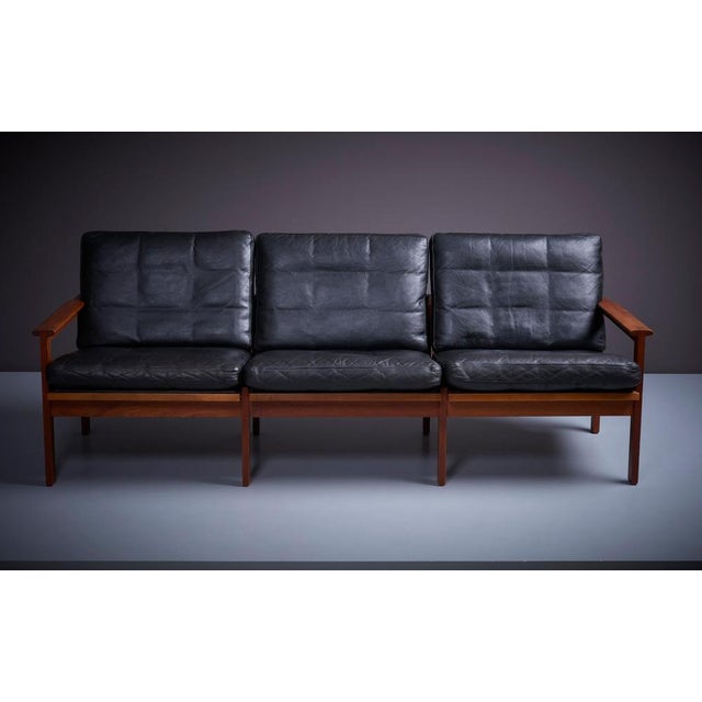 Black Leather Sofas & Side Table from Illum Wikkelso Capella, Denmark, 1960s, Set of 3 For Sale - Image 6 of 17