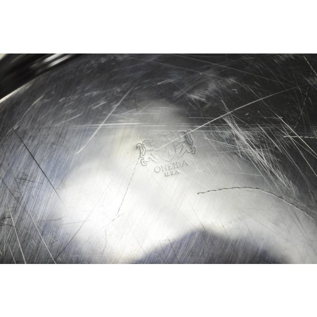 Vintage Oneida Silver Plated Round Twin Handle Serving Platter Bar Tray For Sale - Image 14 of 16