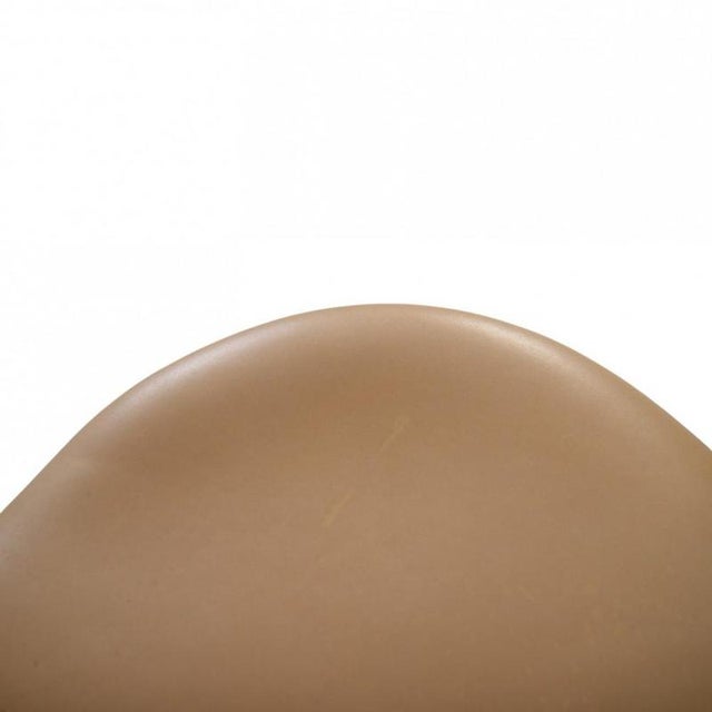 Vintage Seven Chairs in Light Anilin Leather by Arne Jacobsen, 2000s, Set of 8 For Sale - Image 12 of 18