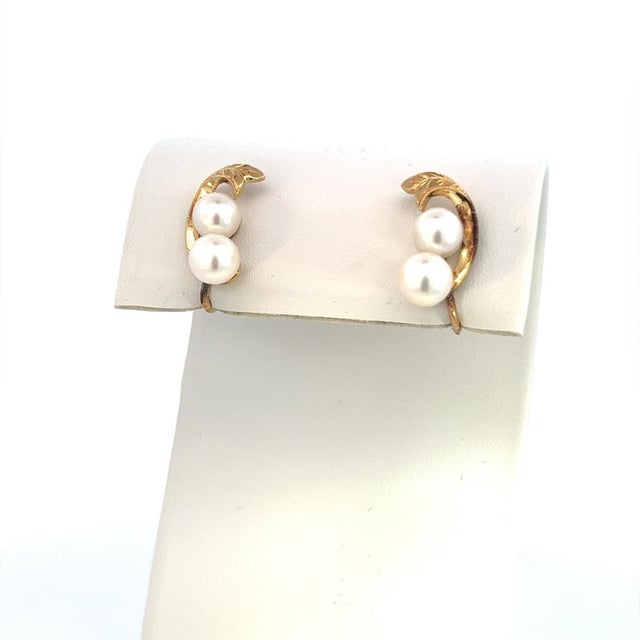 1990s Pair of Mikimoto Estate Akoya Pearl Earrings 14k Y Gold 6.44 mm For Sale - Image 4 of 5
