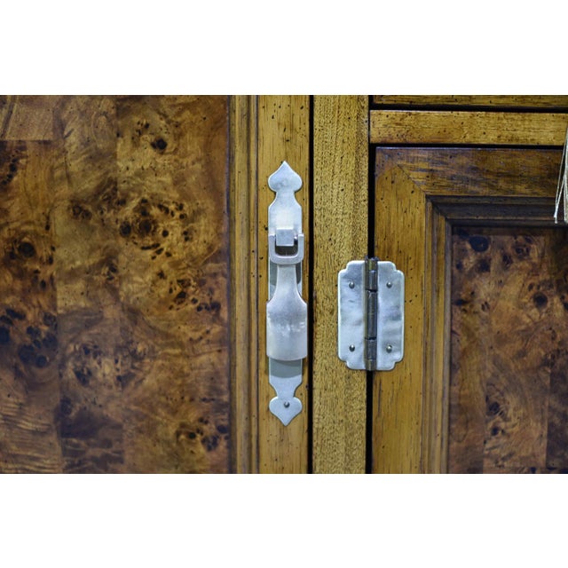 1970s Chin Hua Burl Front Buffet Sideboard by Bernhardt For Sale - Image 12 of 15