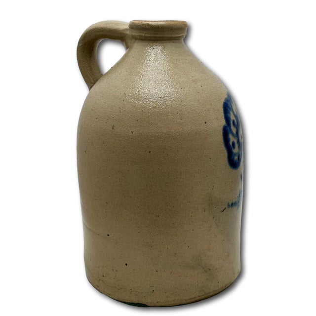 Outstanding Mid 1800s Antique American Blue Flower Decorated Stoneware 1 Gallon Jug in Excellent Condition. For Sale - Image 11 of 18
